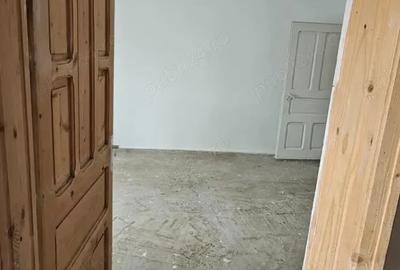 Casă cu 5 camere în Luciu - 2