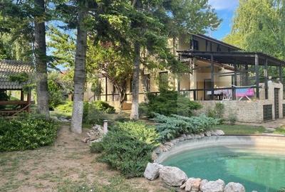 Casa 400 mp, teren 1300 mp, 3 niveluri, zona P-ta Chirila