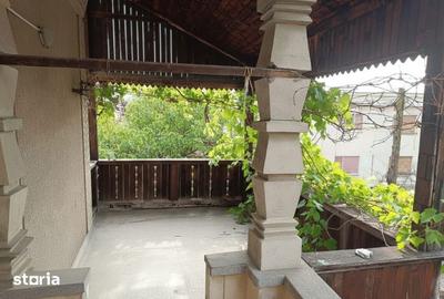 Casă cu 4 camere cu Teren 1000 Mp în Central - 2