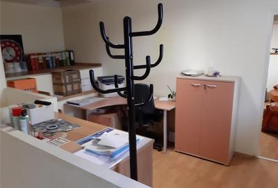 Spațiu comercial, de 75 mp, în Central - 3