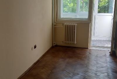 Far= garsonieră decomandată - 2