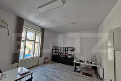 Spa?iu de birou de inchiriat 50 mp 2 camere si baie, zo