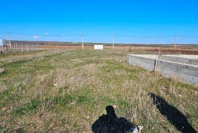 Teren de 1000 mp, în Est - 1