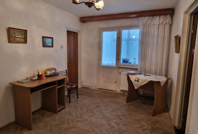 Apartament cu 3 camere, etaj 1, zona Salvare - 9