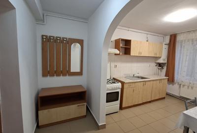 Apartament cu 2 camere semidecomandat, mobilat în 7 Noiembrie - 8