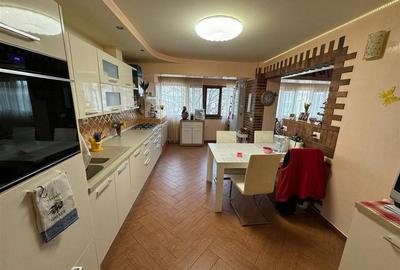 Apartament cu 3 camere decomandat, mobilat în Ultracentral
