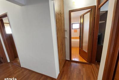 Apartament cu 4 camere decomandat în Micro 8 - 4