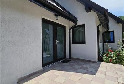 PROPRIETATE DE VANZARE in Slănic Moldova cu 2 case pe teren de 2.160 mp | L - 2