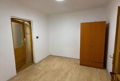Calea Dudești /Bd Burebista Închiriez casa 4 cam singur în curte loc parcare - 2