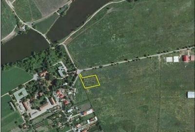 TEREN INTRAVILAN, 1800 mp langa Hornbach - 3