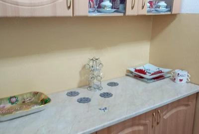 Apartament cu 3 camere semidecomandat în Micro 3 - 4