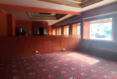 Pozitie de exceptie, deschidere larga, la 2 strazi, alimentatie publica/showroom Pozitie de exceptie, deschidere larga, la 2 strazi, alimentatie publica/showroom - 1