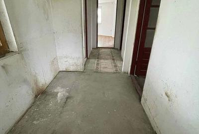 Casă cu 4 camere în Gârleni