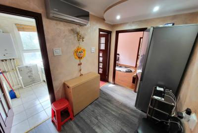 Apartament cu 3 camere semidecomandat în Micro 19