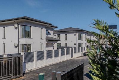 Casă cu 5 camere cu Teren 630 Mp în Corbeanca