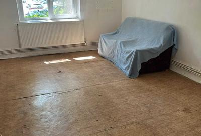 Apartament cu 2 camere semidecomandat în Craiovița Nouă