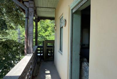 Casă cu 4 camere cu Teren 369 Mp în Bradu