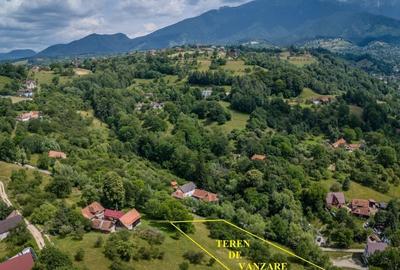 Teren Bran in centru cu priveliste catre castel - 2