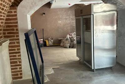 Spațiu comercial, de 220 mp, în P-ța Unirii - 2