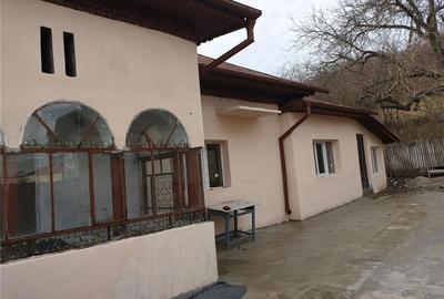 Casă cu 4 camere în Gura Ocniței - 8