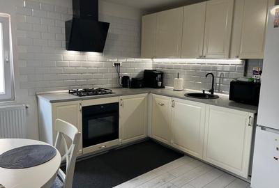 Apartament cu 2 camere semidecomandat, mobilat în Dristor