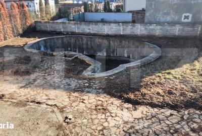 Casă cu Teren 2350 Mp în Central - 9