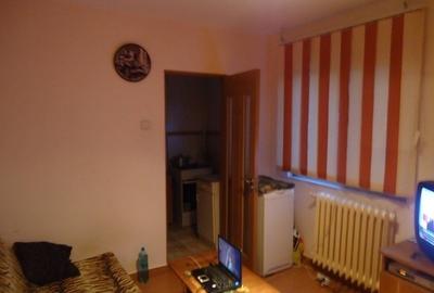 Garsoniera Titan Postavarului 7 minute fata de metrou 1 Decembrie - 3