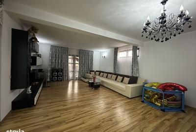 Casă cu 10 camere cu Teren 556 Mp în Central