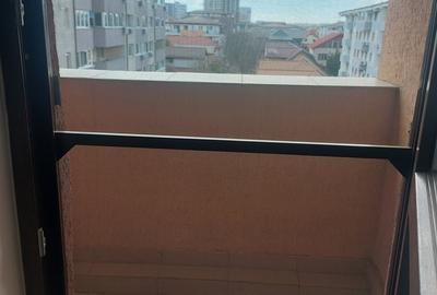 Apartament cu 3 camere decomandat în Berceni - 1