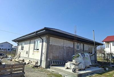 Casă cu Teren 500 Mp în Central - 1