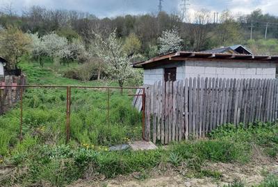 Teren de 2000 mp, în Merișani - 2