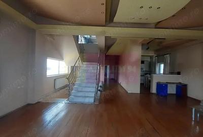 Casă cu 4 camere cu Teren 850 Mp în Central