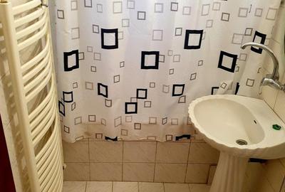 Apartament cu 3 camere semidecomandat, mobilat în Central - 1