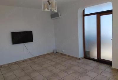 Apartament cu 3 camere decomandat în Micro 6 - 2