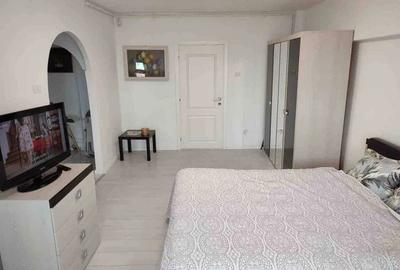 Garsonieră decomandată, mobilată în Gara