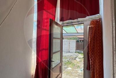 Casă cu 2 camere cu Teren 1008 Mp în Pârneava - 8