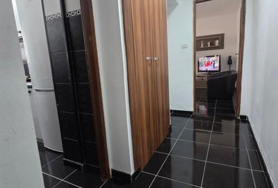 Apartament cu 3 camere semidecomandat, mobilat în Micro 5 - 11