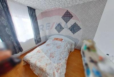 Apartament cu 3 camere de vanzare in zona Est - 1