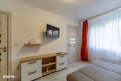 Apartament cu 3 camere semidecomandat, mobilat în Intim