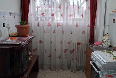 Apartament cu 2 camere semidecomandat în Traian