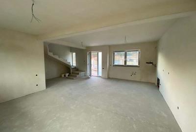 Casă cu 4 camere cu Teren 400 Mp în Luna - 4