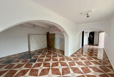 Casă individuală cu 8 camere cu Canalizare în Vulturu - 10