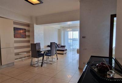 Apartament cu 3 camere decomandat, mobilat în Mamaia