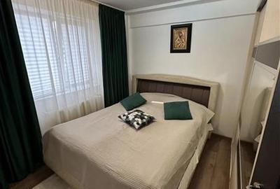 Apartament cu 3 camere semidecomandat în Tei