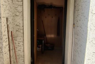 Casă cu 10 camere cu Teren 192 Mp în Colentina