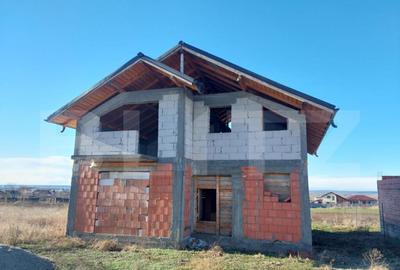 Casa la rosu, P+M, 4 camere, 400 mp teren, Simnicul de Jos - 1