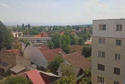 Apartament cu 3 camere semidecomandat în Simeria - 1