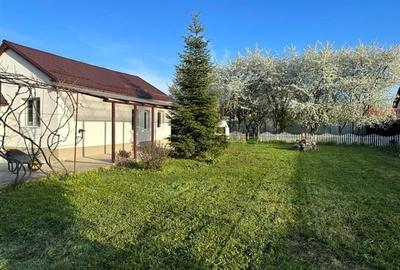 Casa cu 2 camere, curte si gradina verde de 800 mp,terasă acoperită,lo - 1