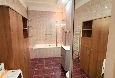 Casă cu 3 camere cu Canalizare în Central - 1