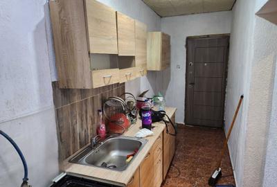 Apartament cu 2 camere decomandat în Petros